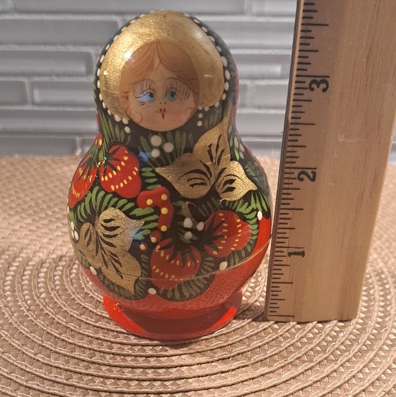 Babushka Matrioschka Folklore Golden Red Woman 5pcs. Strawberry - Picture 8 of 8